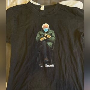 Graphic Short Sleeve T-Shirt in Black